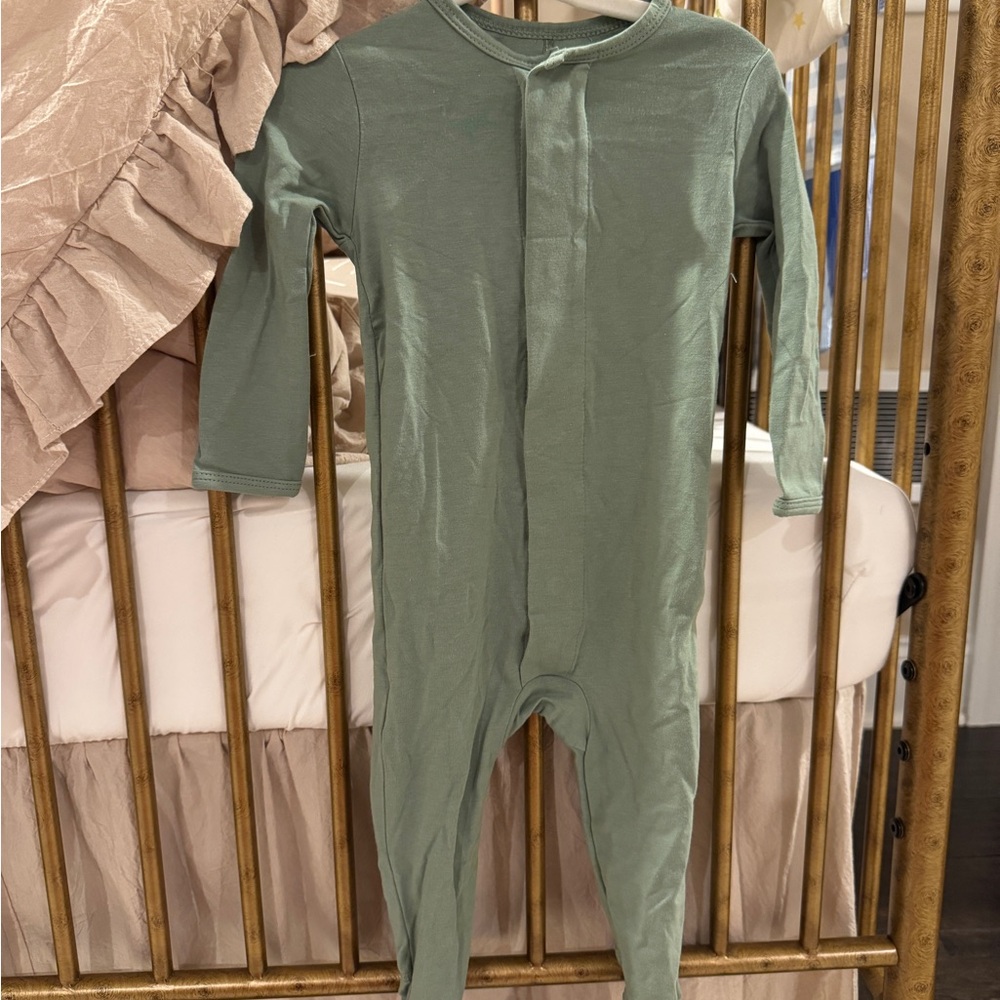 Magnetic Me mountain green cloudstretch™ footie